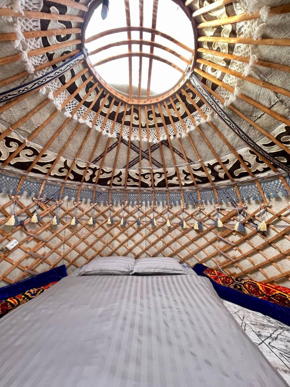 Agat Yurt Camp Bed & Breakfast Kaji-Say Bagian luar foto