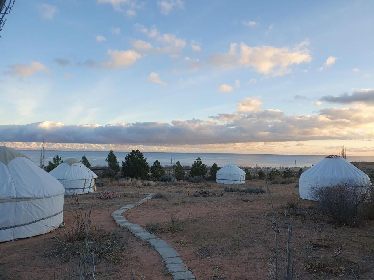 Agat Yurt Camp Bed & Breakfast Kaji-Say Bagian luar foto