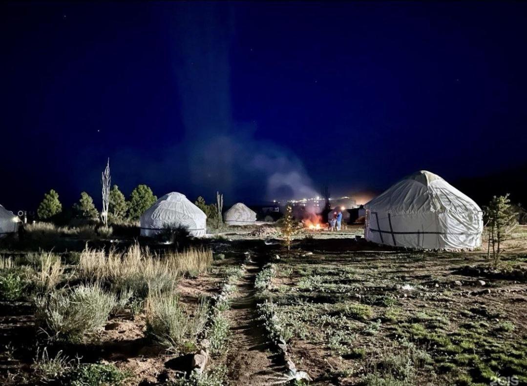 Agat Yurt Camp Bed & Breakfast Kaji-Say Bagian luar foto