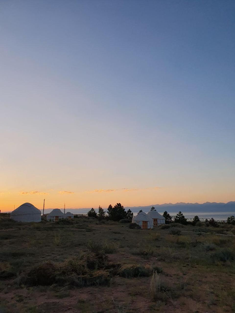 Agat Yurt Camp Bed & Breakfast Kaji-Say Bagian luar foto